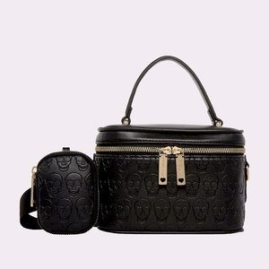 Betsey Johnson XO SKULL VANITY BLACK